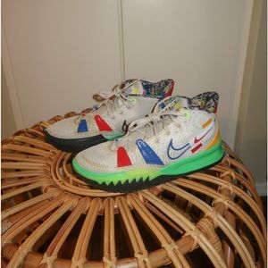 RARE Kyrie 7 Visions. Men’s basketball shoe. Like new. Size 12.